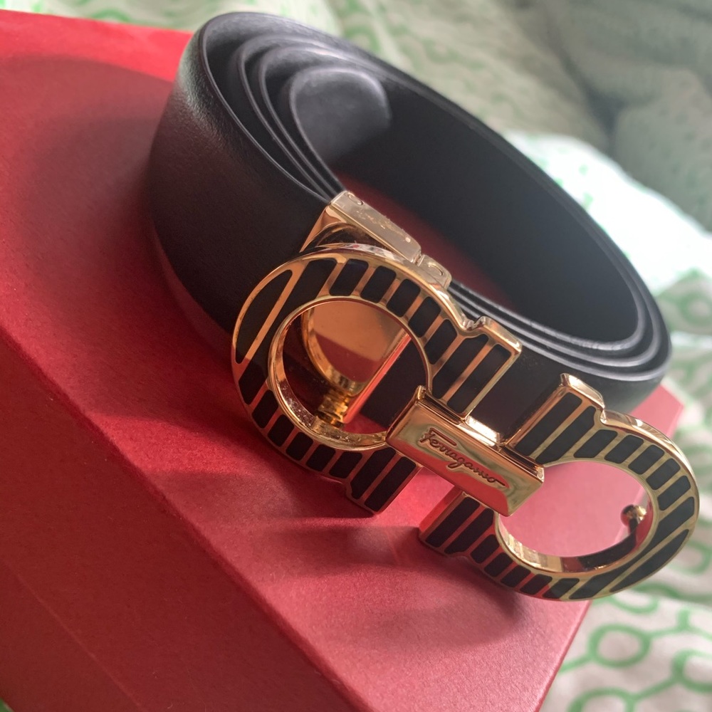 Women’s Ferragamo belt